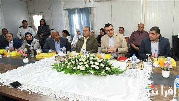 وزير الإسكان يجتمع مع شركات حدائق تلال الفسطاط لمتابعة التنفيذ