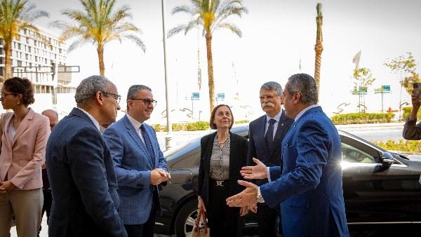 رئيس البرلمان المجري يزور العاصمة الإدارية الجديدة ويثني على التطور العمراني في مصر